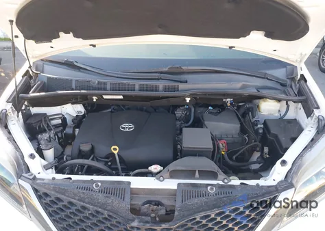 2017 Toyota Sienna Se Premium 8 Passenger z USA, uszkodzony, nr VIN 5TDXZ3DC2HS885403